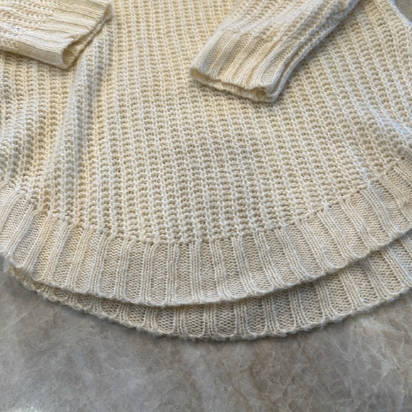 Sweater - Picture 4 of 4